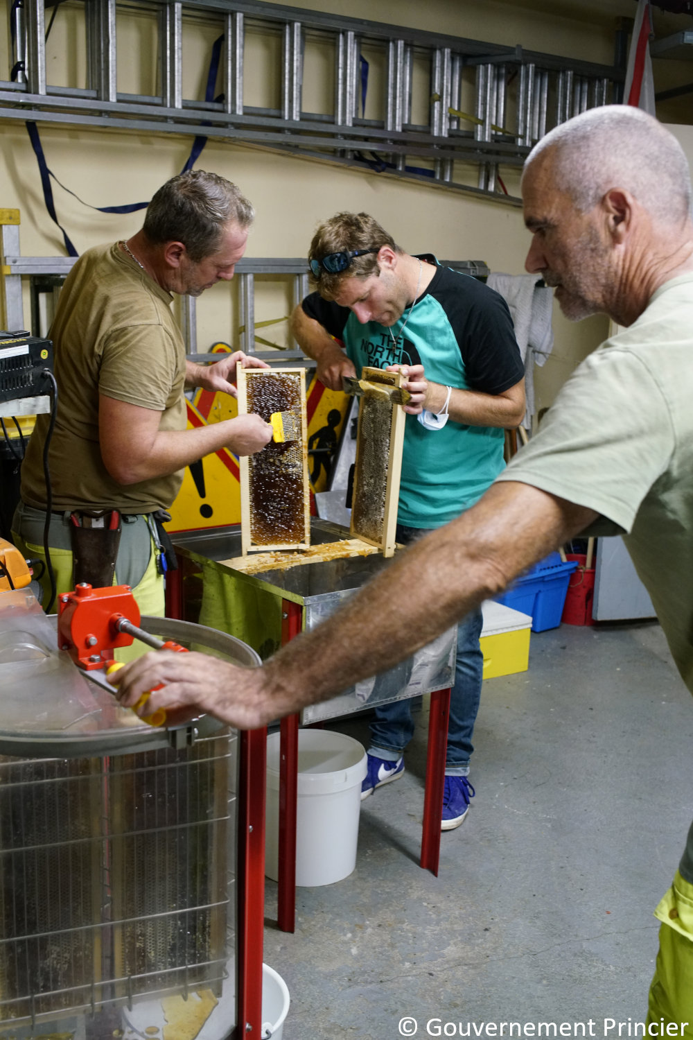 Poursuite de la préparation des cadres de hausse